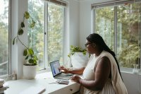 Hoe kan ik de ruimte voor mijn bureau optimaliseren in mijn woning?