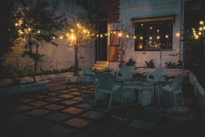 Zo maak je van je tuin een sfeervolle avondplek