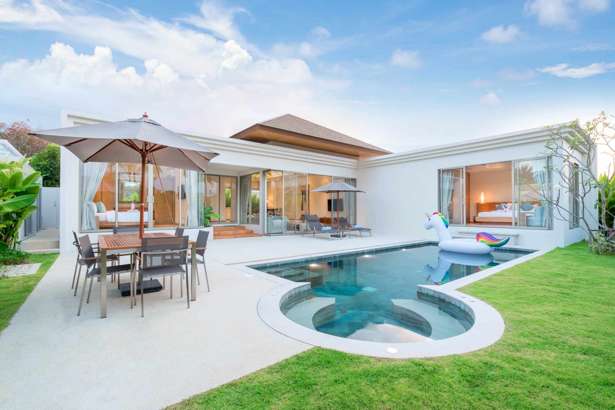 Pure luxe: een zwembad in je achtertuin