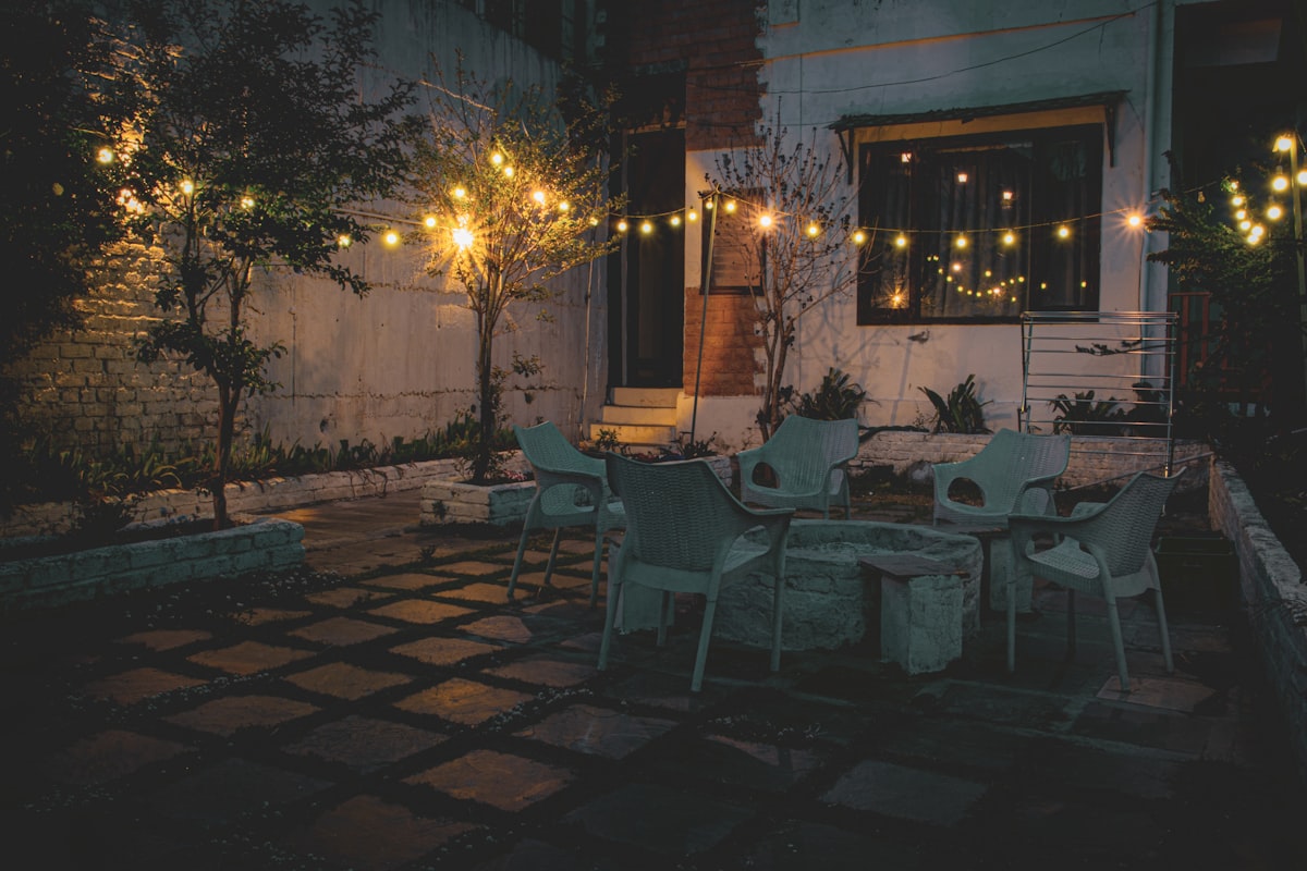 Zo maak je van je tuin een sfeervolle avondplek